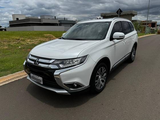 MITSUBISHI OUTLANDER 2.0 COMFORT 16V GASOLINA 4P AUTOMÁTICO MITSUBISHI OUTLANDER 2.0 COMFORT 16V GASOLINA 4P AUTOMÁTICO